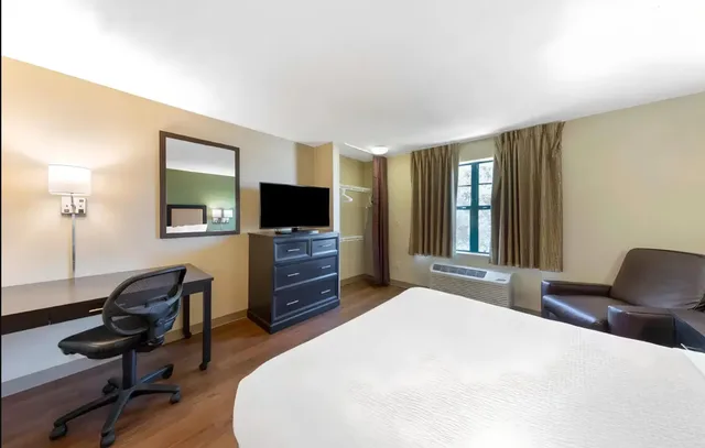 غرفة بسريرين مزدوجين، Suburban Studios Copley Akron West 2/2