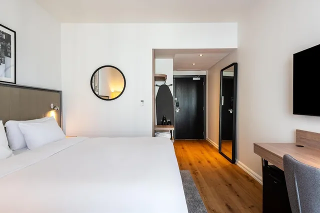 غرفة سوبيريور بسرير كينج، Radisson Hotel Manchester City Centre, A Verified Net Zero Hotel 2/10