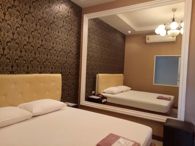 Vip, King Bed, Hot Tub، Honey Inn Hotel 3/7