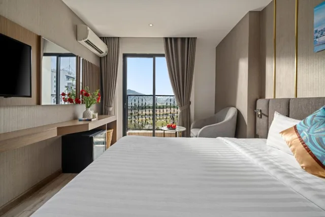 Senior, Triple, City View، Sochi Hotel 2/4