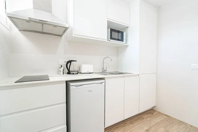 شقة سوبيريور بسريرين منفصلين مع أريكة، Kensington Apts Econotels 3/3