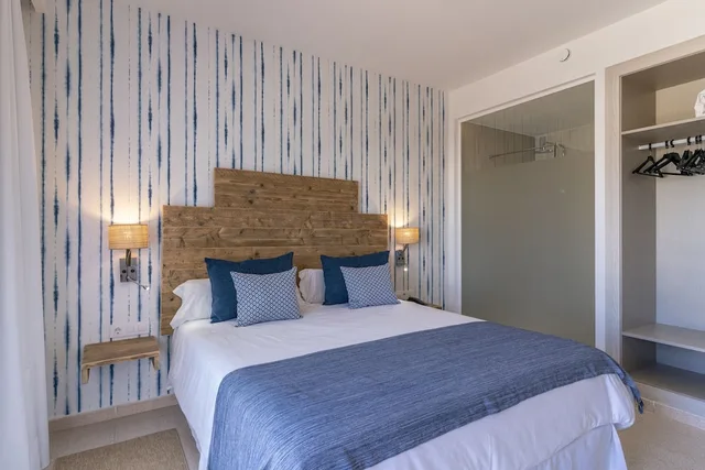 غرفة بإطلالة على البحر بشرفة مفردة بسريرين منفصلين، Hotel Playa Santandria - Adults Only 4/10