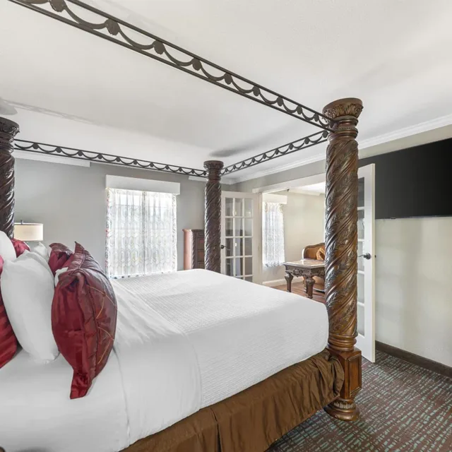 Royal, Suite, King Bed, Hot Tub, Best Western Plus Georgetown Inn and Suites 1/6