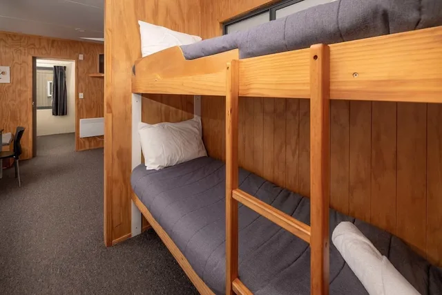 كابينة اقتصادية بسريرين مزدوجين وأسرّة بطابقين بغرفتي نوم، Fox Glacier Motel Holiday Park 4/5