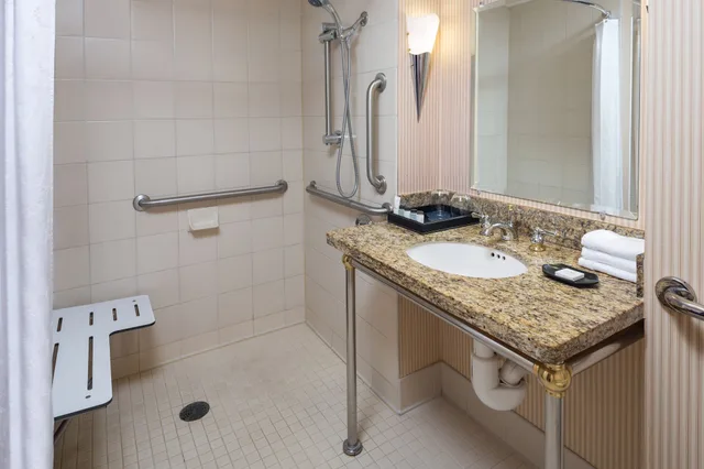 غرفة قياسية بسرير كينج، Sheraton Atlantic City Convention Center Hotel 3/4