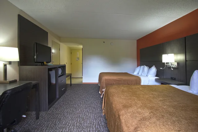 غرفة سوبيريور بسرير كوين، Chicago Club Inn & Suites 1/1