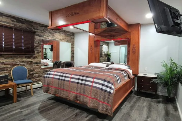 غرفة بسرير كينج لغير المدخنين بحوض جاكوزي، Des Plaines Motel By OYO O'Hare Airport Chicago 2/6