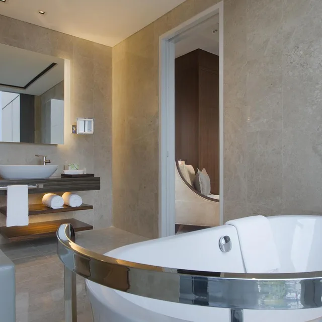 غرفة غراند بريميير كبيرة بسرير كينج، The Westin Singapore 6/7