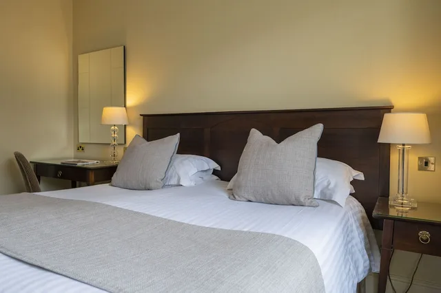 غرفة بسريرين منفصلين بإطلالة على البحر، St Georges Hotel 6/9