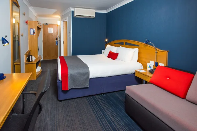 غرفة قياسية بسرير مزدوج مع أريكة، Holiday Inn Express East Midlands Airport 7/9