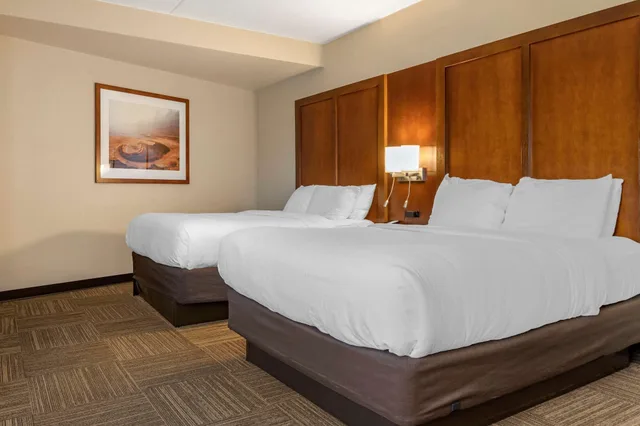 جناح بسريرين كوين بإطلالة على البحيرة مع أريكة في الطابق الأرضي، Lift Bridge Lodge Ascend Hotel Collection 3/5