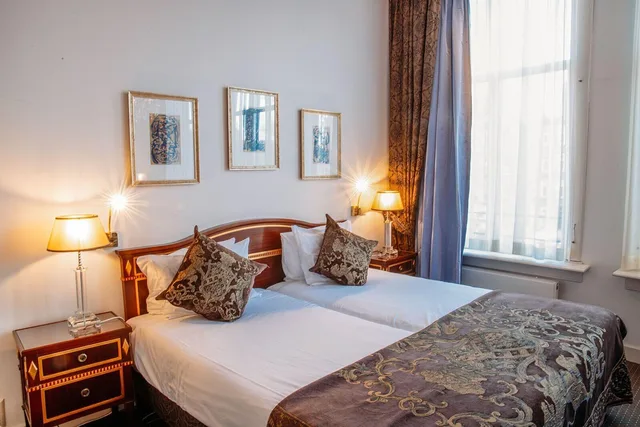 غرفة ديلوكس بسرير مزدوج بإطلالة على القناة، Ambassade Hotel 1/8