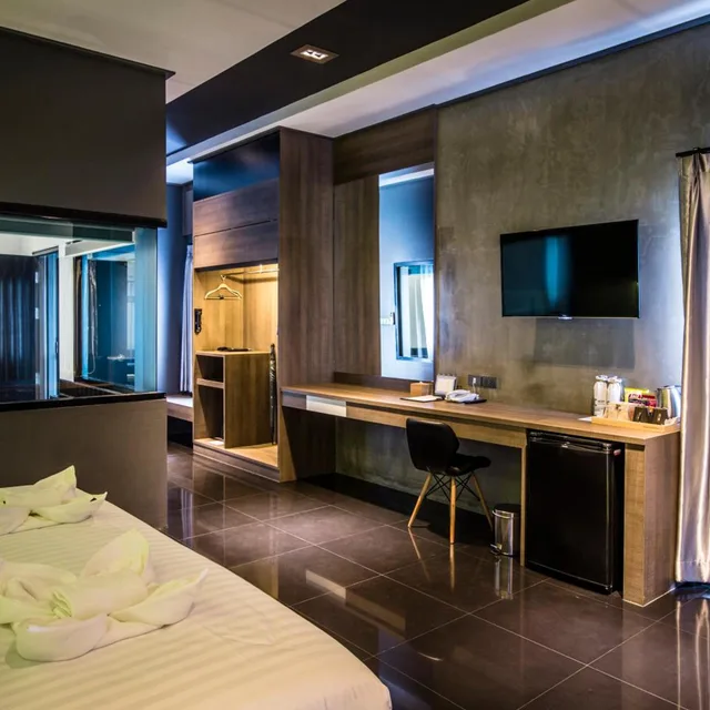 جناح جونيور، Cresco Hotel Buriram 6/8