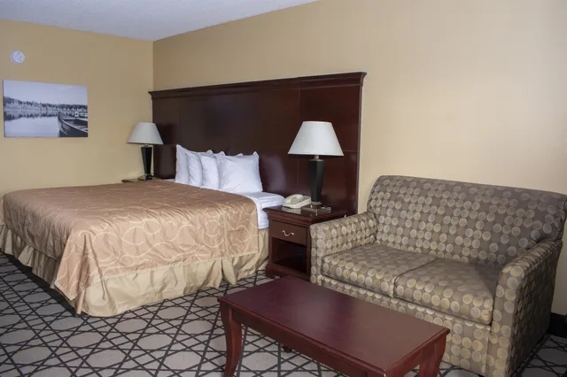 غرفة قياسية بسرير كينج لذوي الإعاقة، Best Western University Inn 3/7