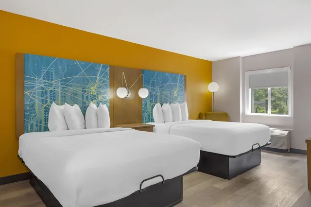 غرفة بسريرين كوين مع أريكة، Best Western Plus Raleigh Crabtree Valley Hotel 2/5