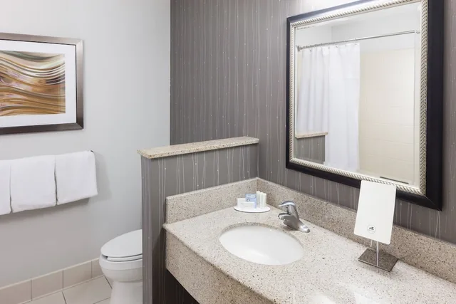 غرفة بسريرين كوين لذوي الإعاقة، Courtyard by Marriott Hattiesburg 2/3