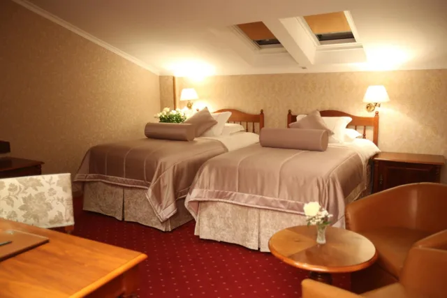 Room, Twin Beds, Grand Hotel & Spa Tirana 3/6