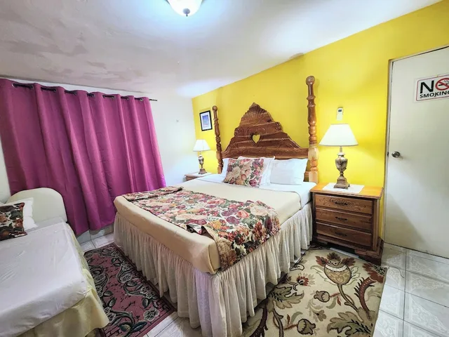 Standard, 1 King and 1 Single Beds, Pool Access, Pinkhibiscus Guest House 3/10