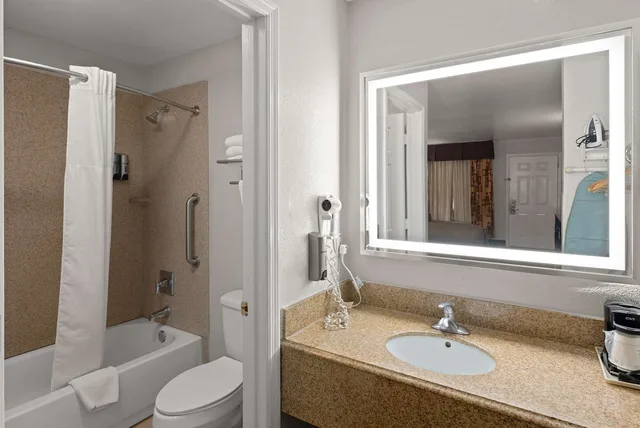 غرفة بسرير كينج، Best Western Executive Inn Grove City 5/6