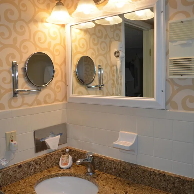 Room, 2 Queen Beds, Pool View, Sun Viking Lodge 7/8