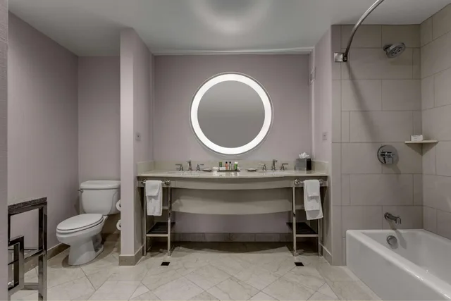 Room, 2 Queen Beds, Easton View, Bathtub، Hilton Columbus At Easton 1/1
