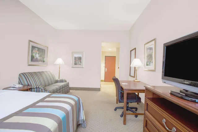 غرفة بسرير كوين، Wingate by Wyndham Columbia / Lexington 2/3