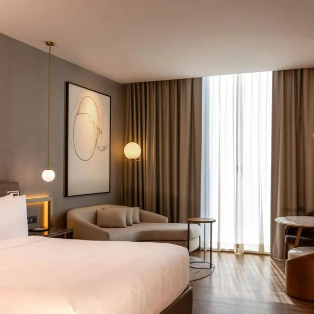 Guest Room, Deluxe, King Bed, City View, Executive Level، JW Marriott Hotel Guadalajara 3/9