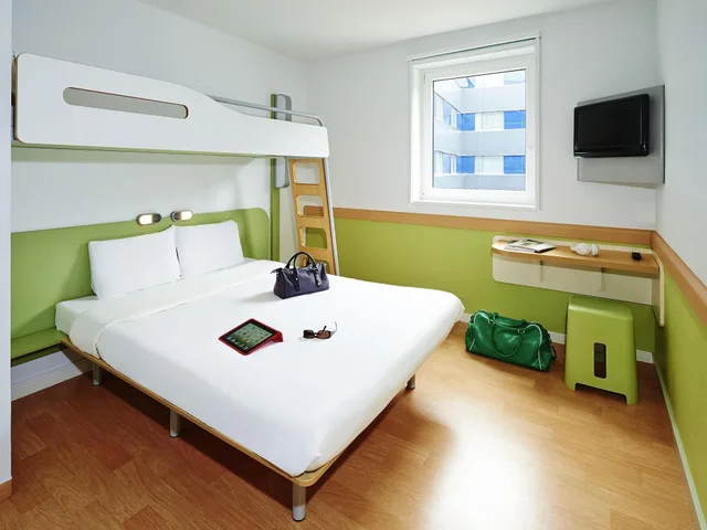 Room, Triple, Multiple Beds، Ibis Budget Hyeres Centre Ville 1/4