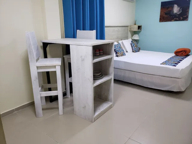 Room, Queen Bed, Kitchenette, Mustique Suites Curacao 1/5