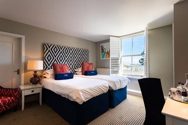 Deluxe, King Bed, Harbour View, The Christchurch Harbour 3/10