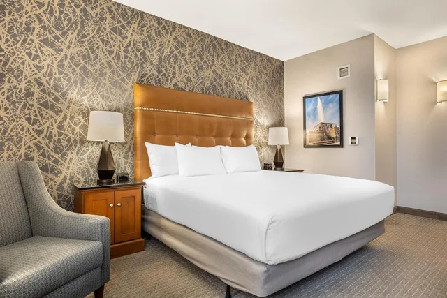 غرفة بسرير كينج لذوي الإعاقة، Drury In and Suites Springfield 1/4