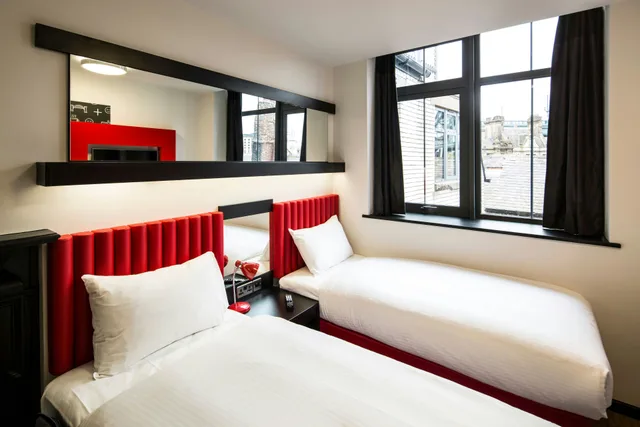 غرفة بسريرين منفصلين، easyHotel Newcastle City Centre 3/6