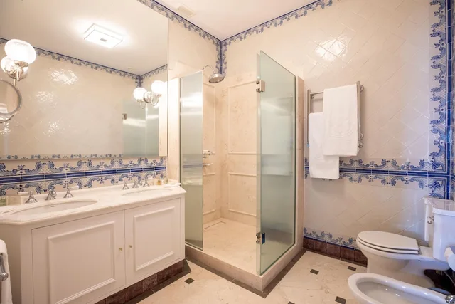 جناح فاخر بسرير كوين، Estoril Vintage Hotel 2/2