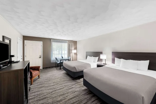 غرفة بسريرين كوين لذوي الإعاقة، Quality Inn & Suites Munising 3/4