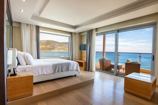 جناح جونيور بسرير مزدوج بإطلالة على البحر مع أريكة، Konstantinos Palace 1/5