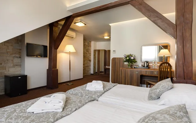 غرفة بسرير مزدوج أو سريرين منفصلين، Wit Stwosz Hotel 7/10