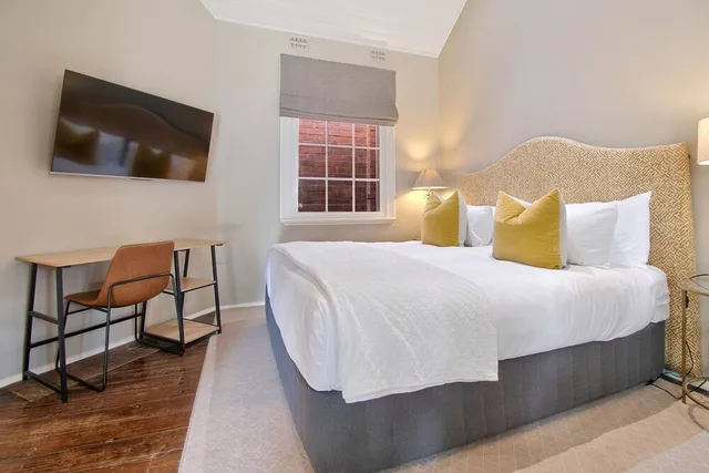 جناح استوديو بسرير كينج، The Houston Hotel 2/5