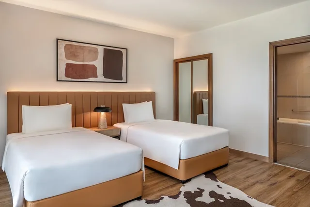 1 King 1 Double 2 Bedroom Suite Theme Park Access، Staybridge Suites Abu Dhabi Yas Island 10/10
