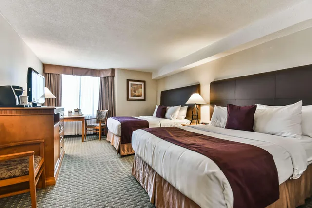 غرفة رباعية بسريرين كوين، Best Western Plus Cambridge Hotel 1/2
