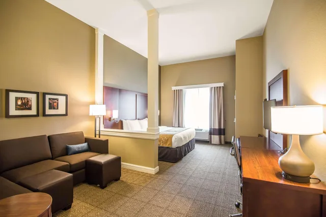 جناح بسرير كينج وسرير كوين، Comfort Suites Dodge City, KS 5/5