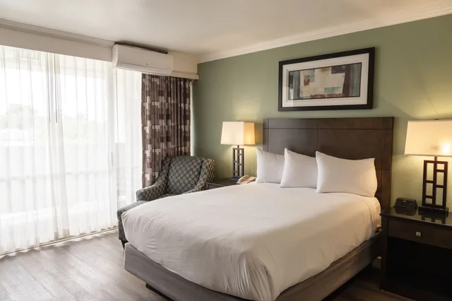 غرفة قياسية بسرير كوين، Travelodge By Wyndham Monterey Bay 3/5