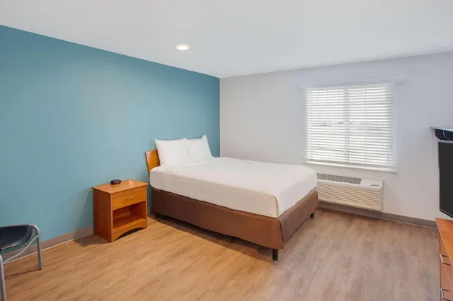 غرفة بسرير كوين للمدخنين لذوي الإعاقة، WoodSpring Suites Harlingen 2/4