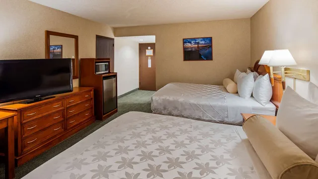 غرفة بسريرين كوين يُسمح فيها بالحيوانات الأليفة، SureStay Plus Hotel by Best Western Reno Airport 1/6