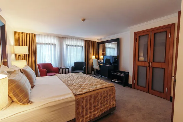 جناح فاخر بسرير كينج بإطلالة على المدينة، Ck Farabi Hotel 3/6