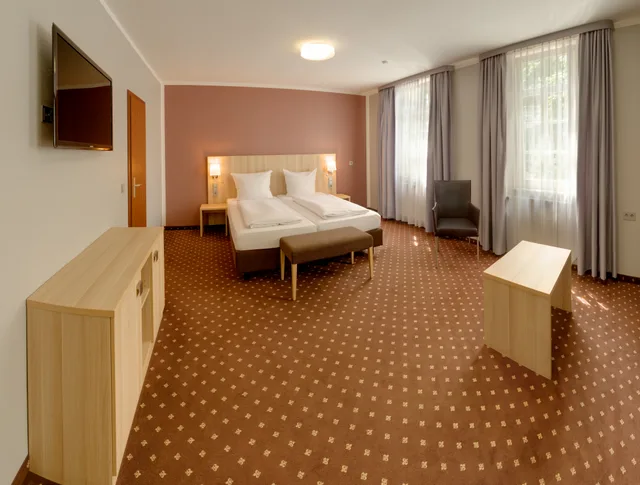 Double Dependence، attimo Hotel Stuttgart 4/10