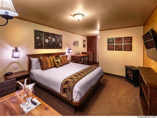 استوديو بإطلالة على البحيرة، Cedar Glen Lodge 1/3