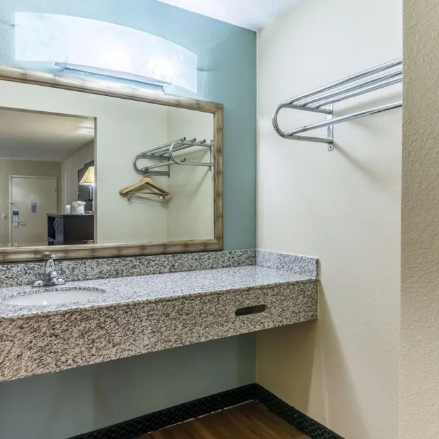 غرفة بريميوم رباعية، Motel6 Kenly, NC 10/10