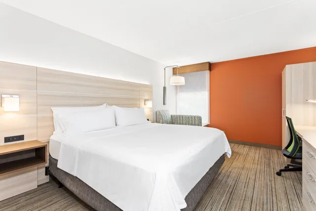 غرفة بسرير كينج لذوي الإعاقة، Holiday Inn Express Hopewell - Fort Lee Area, an IHG Hotel 3/4
