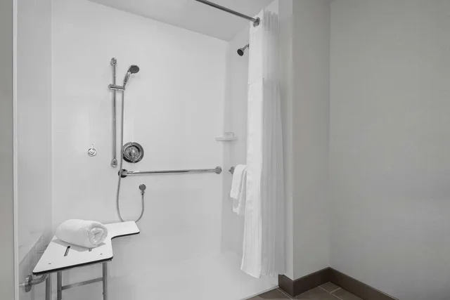 غرفة بسرير كينج بإطلالة على النهر لذوي الإعاقة، Hilton Garden Inn Camden Waterfront Philadelphia 4/4