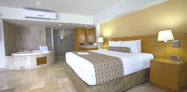 Senior, Suite, King Bed, Jetted Tub، HS Hotsson Smart Acapulco 4/4